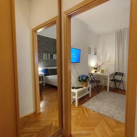 Central Studio Apartments *