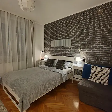 Central Studio Apartments アパート